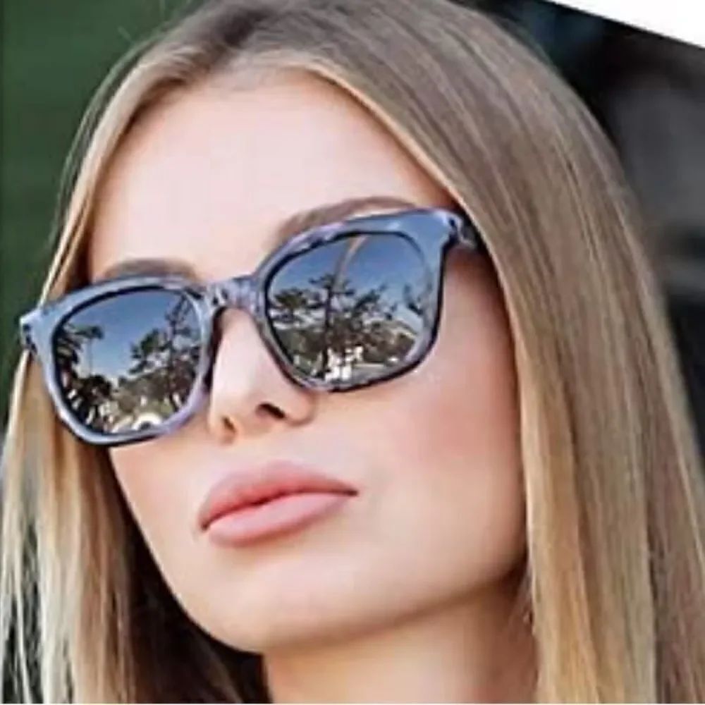 Square Frame Trendy Sunglasses 